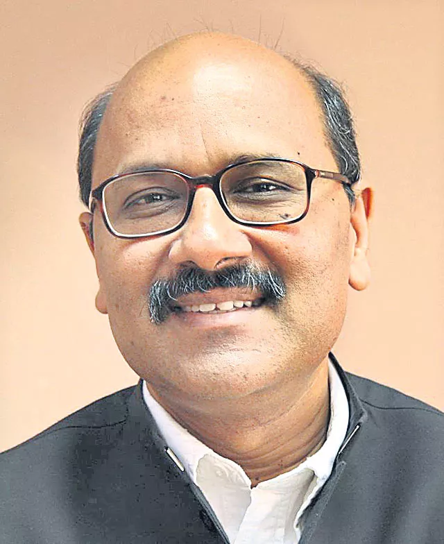 Shekhar Gupta elected new president of Editors Guild of India - Sakshi