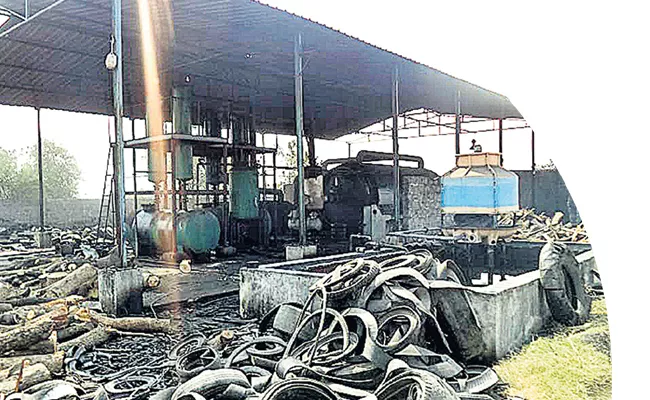 Tires Burning In Oil Mill - Sakshi