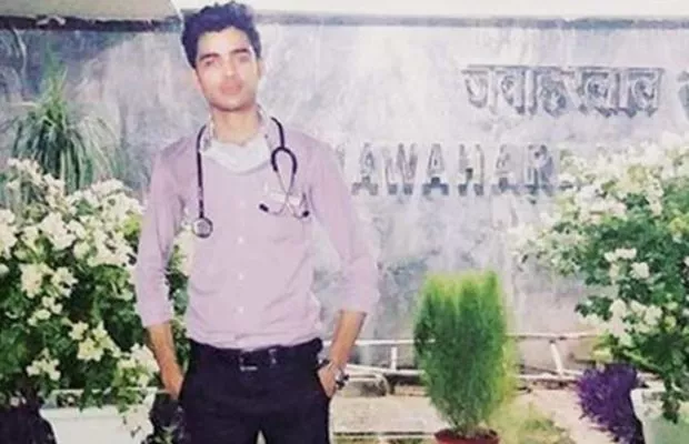 Teen Pretend As AIIMS Doctor For Five Months - Sakshi