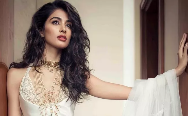 Pooja Hegde Talk About Bikini - Sakshi