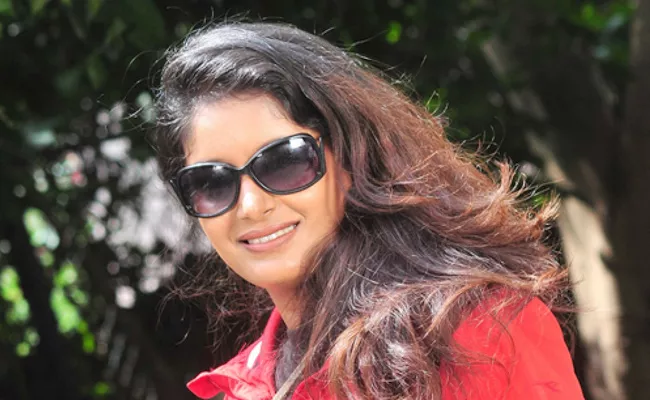 Radio Jockey Rapid Rashmi alleges rape threats - Sakshi