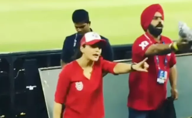 Preity furious with fans in KXIP vs CSK Match - Sakshi