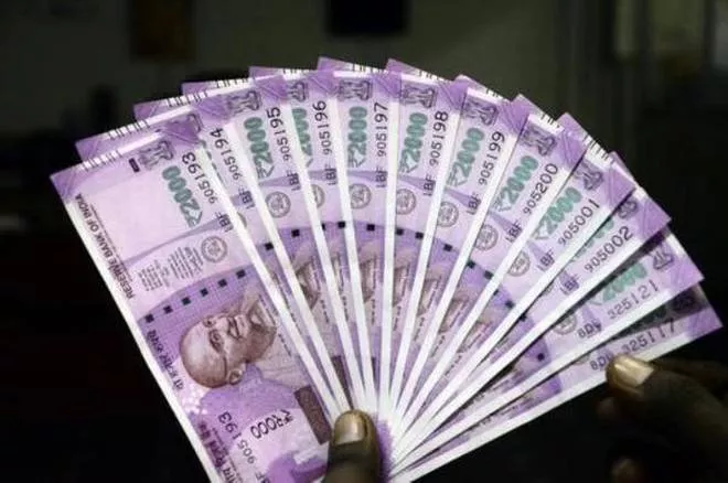 Rupee drops 14 paise against US dollar - Sakshi