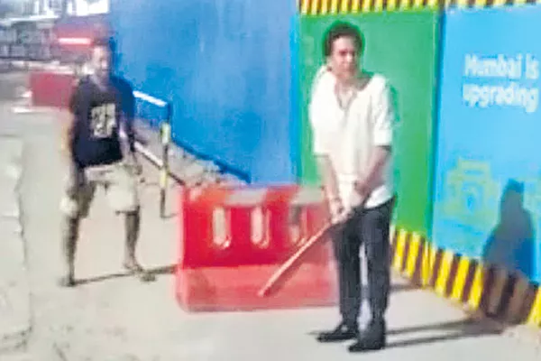  Sachin Tendulkar playing cricket on the streets of Mumbai - Sakshi