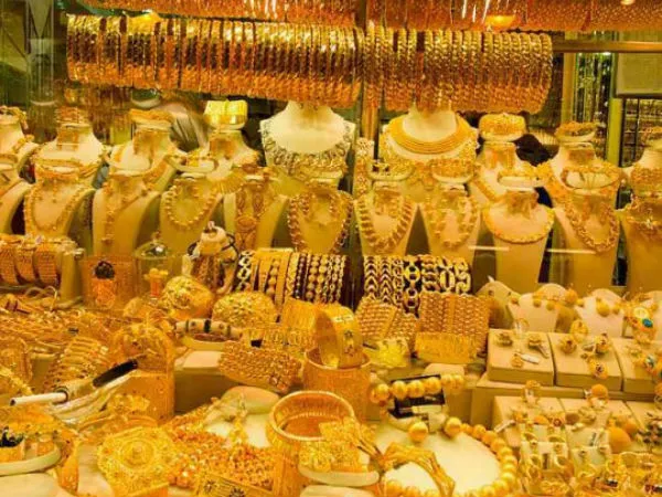 Gold futures fall marginally on weak global cues   - Sakshi