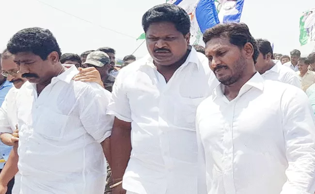 MLA Jaggreddy Walked Along With Jagan - Sakshi