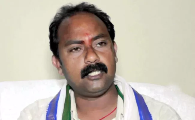  YSRCP leaders fires on chintamaneni attack over  RTC Bus Controversy - Sakshi