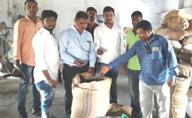 Fake Cotton Seeds Caught In Adilabad - Sakshi