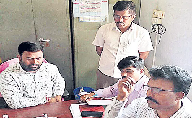 Bribery Demand In GHMC Office - Sakshi