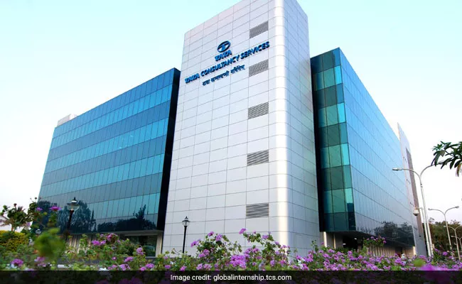 TCS Net Profit Jumps To 6904 Crore Rupees In Q4 - Sakshi