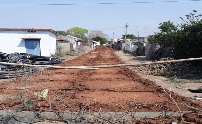 CC Road Works Are going Delay In Adilabad - Sakshi