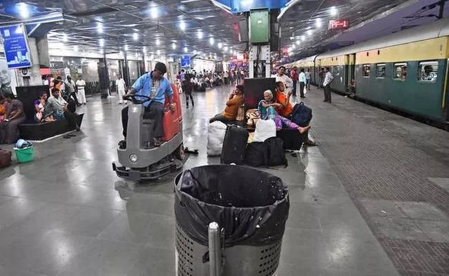 Indian Railways To Pay Contractors Based On Cleanliness Rating - Sakshi