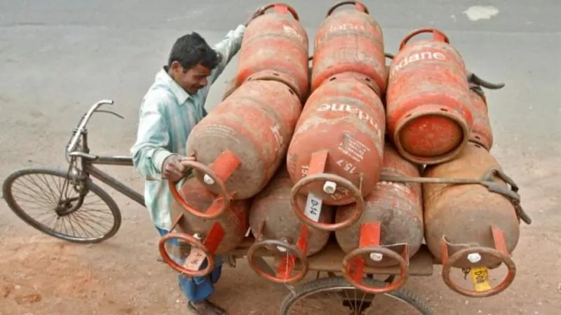 Relief For Consumers: LPG Cylinder Rates Slashed - Sakshi