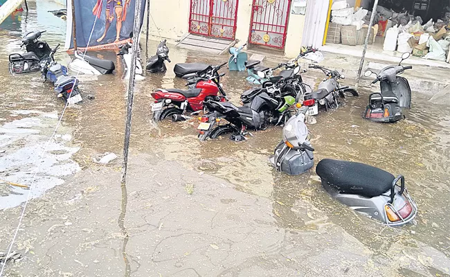 Heavy Rain in Hyderabad - Sakshi