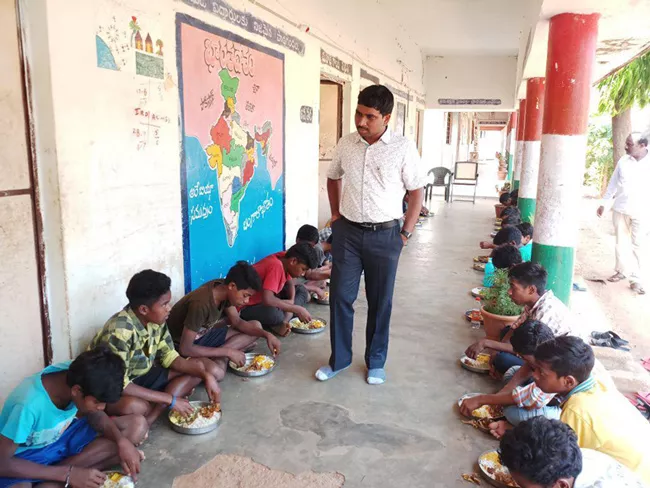 Chicken Curry For Tribal Students In Ashram Schools - Sakshi