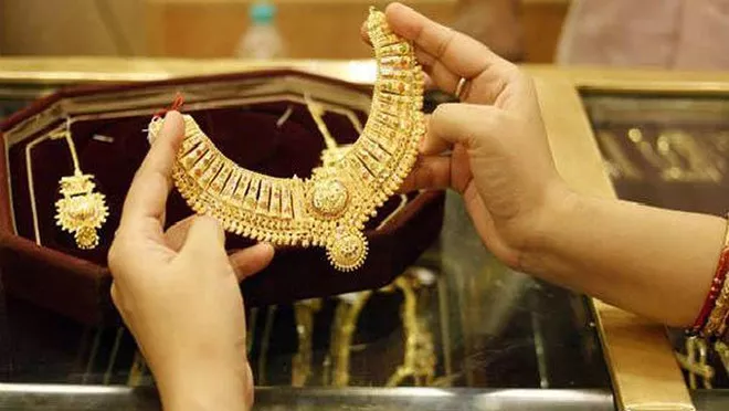 Gold Plunges To Rs 32390 - Sakshi