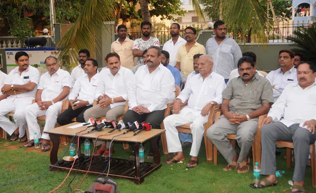 YSRCP Leader Kolagatla Veerabhadra Swamy Fires On TDP - Sakshi