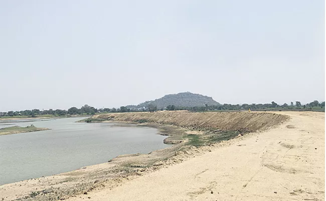 Mini Tankbund Works Delay In Medak - Sakshi