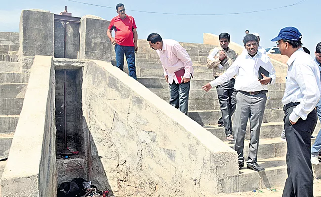 Collector K Dharma Reddy Visit Missiond Kakathiya Ponds - Sakshi