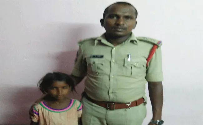 Unidentified girl in police station - Sakshi