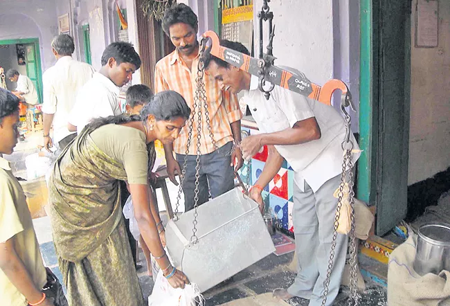 Ration Shops Not Working In Andhra Pradesh - Sakshi