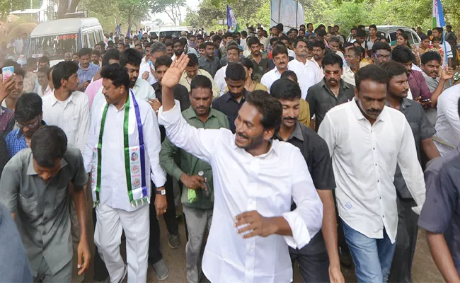 YS Jagan Prajasanklpayatra 142 Day Starts - Sakshi