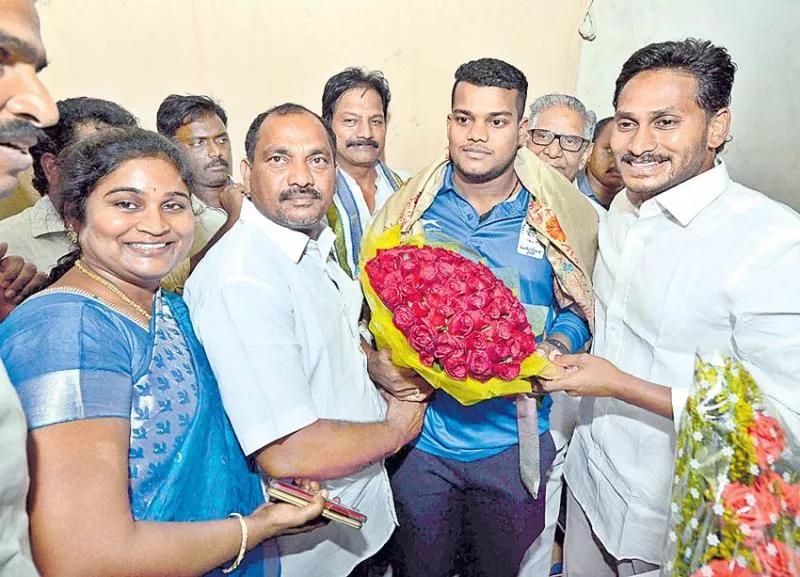 Gold Winner Ragala Venkata Rahul Meets YS Jagan Mohan Reddy - Sakshi