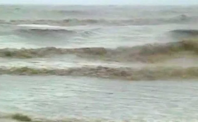 tsunami warnings issued for uttarandhra shore - Sakshi