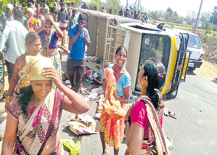 Auto roll over at Jagtial - Sakshi