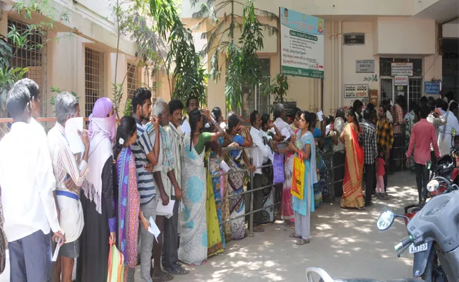 No Minimum Facilities In Anantapur Government Hospital - Sakshi