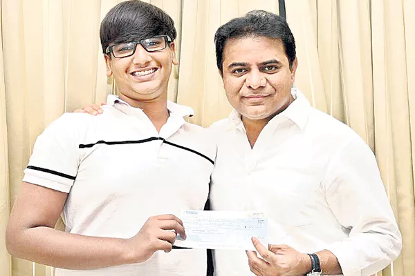 tenth student donates 50 thousand to cmrm - Sakshi