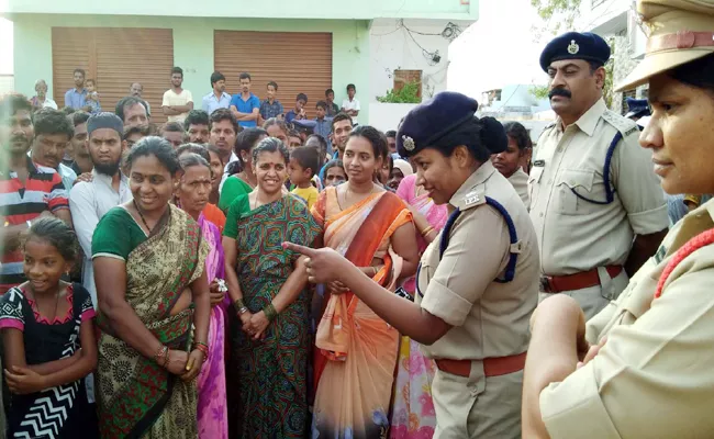 SP Rema Rajeswari Cardon Search In Jogulamba - Sakshi