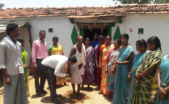 Officials Request to Village People On Toilets Construction - Sakshi