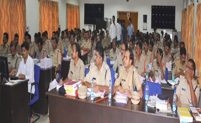 Awareness seminars For School Students : Sp Ravi prakash - Sakshi