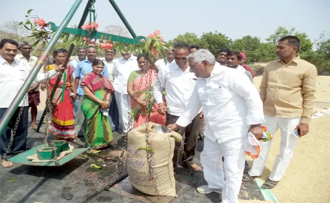 Grain Buying Blocking Is Not Right MLA Jeevan Reddy - Sakshi