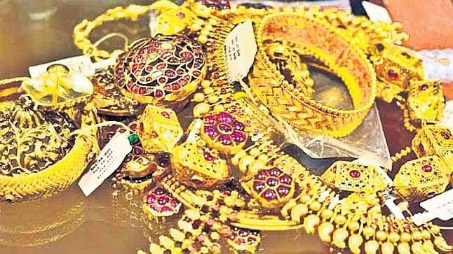 Gems and jewelery exports down - Sakshi