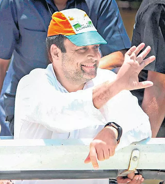 Rahul Gandhi hits back at PM Modi over corruption charges against Karnataka govt - Sakshi