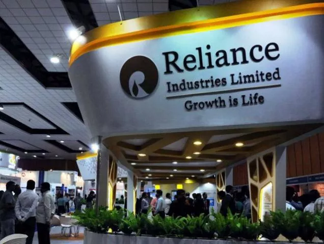 Reliance Industries Crosses Rs 1000 Mark Ahead Of Q4 Earnings - Sakshi