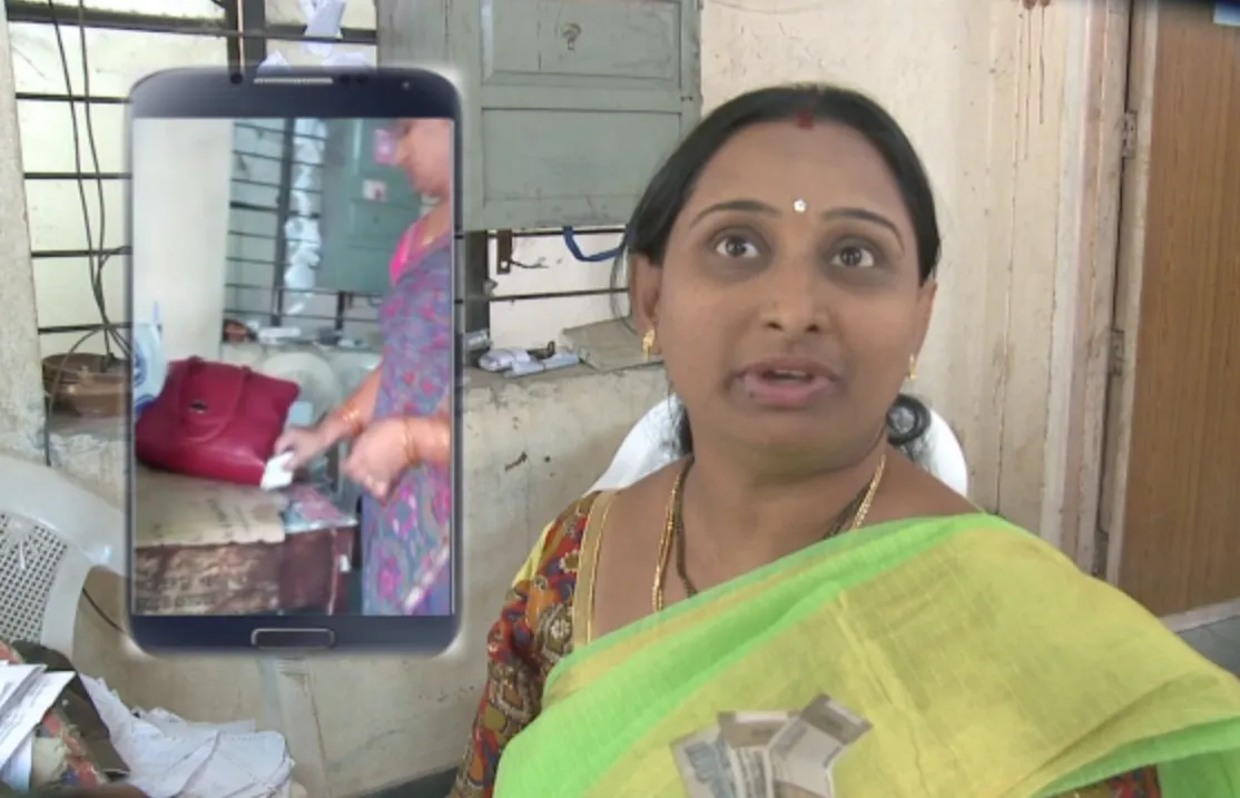 Bill Collector illegal money collection on Electricity Bills in Ramanthapur - Sakshi