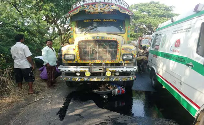 Family Died In Quarry lorry Accident West godavari - Sakshi