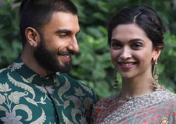 Ranveer Deepika to Have Destination Wedding - Sakshi