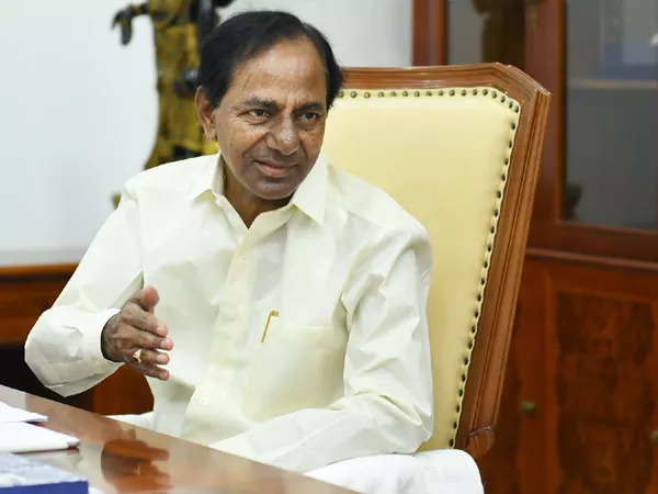 CM KCR congratulates all civils rankers - Sakshi