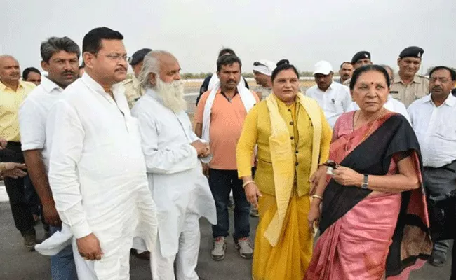 Anandiben Patel To BJP Leaders How You Get Votes - Sakshi