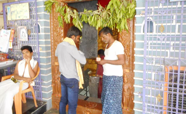 Entry Fees Collection In Nelamatam Temple - Sakshi