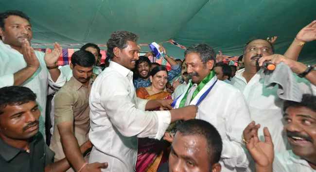 Katasani Rambhupal Reddy Joins YSRCP In Krishna - Sakshi