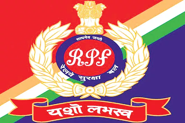 RPF Constable Firoz Khan Recommended For Gallantry Award - Sakshi