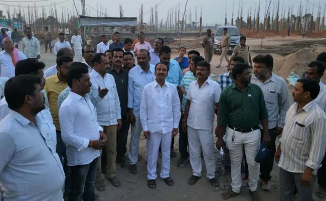 Etela Rajender Inspects Double Bed Room Houses works In Karimnagar - Sakshi