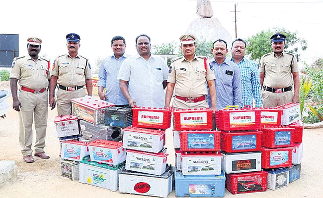 Two battery thieves arrested - Sakshi