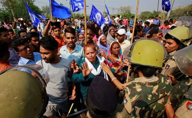 Violent Protest During Bharat Bandh By Dalits In India - Sakshi