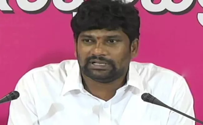 Theft in trs mp balka suman house at mancherial - Sakshi